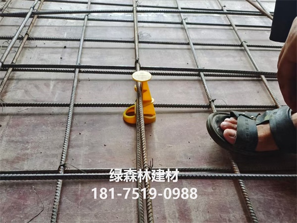 楼板厚度控制器 130